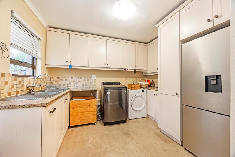 3 Bedroom Property for Sale in Uitzicht Western Cape